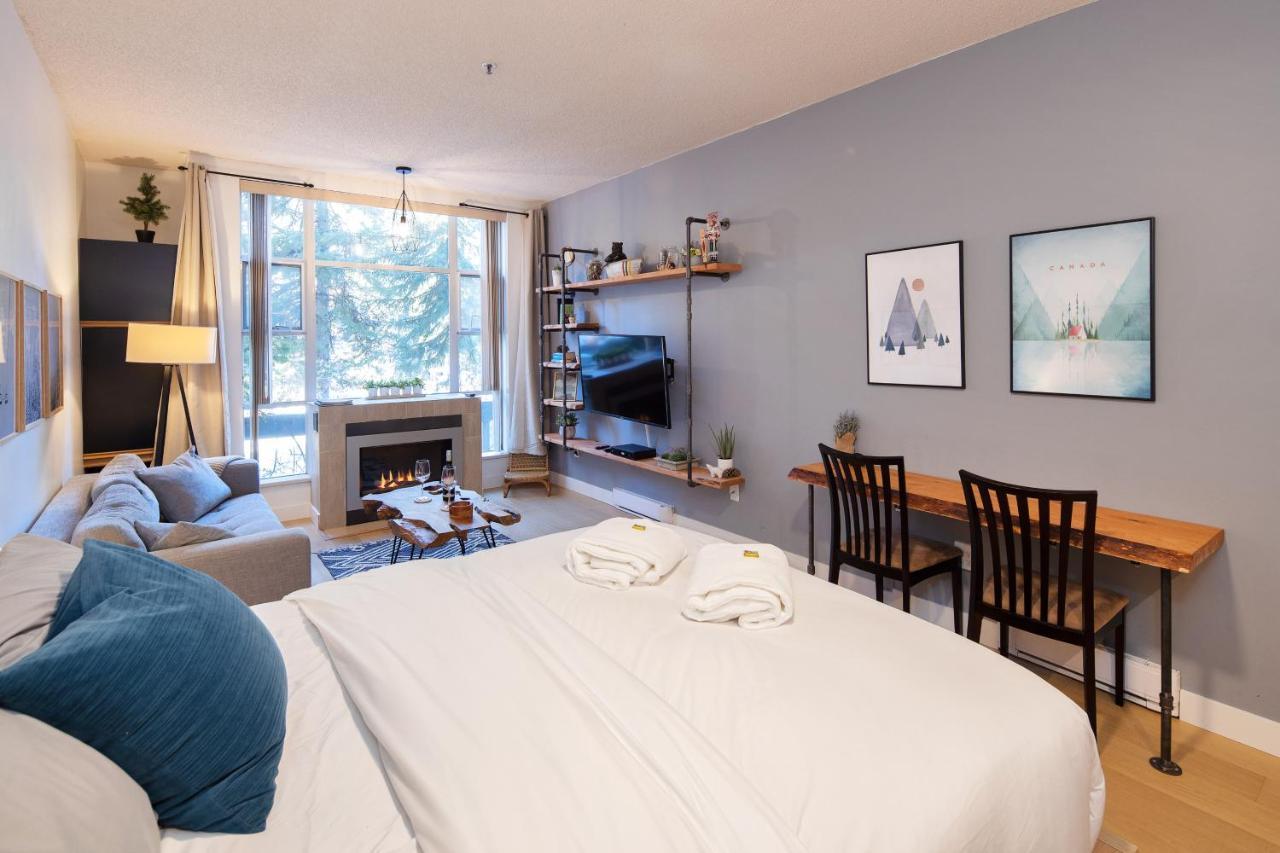 Bright Suite at Ski In/Out Glacier Lodge! Whistler Buitenkant foto