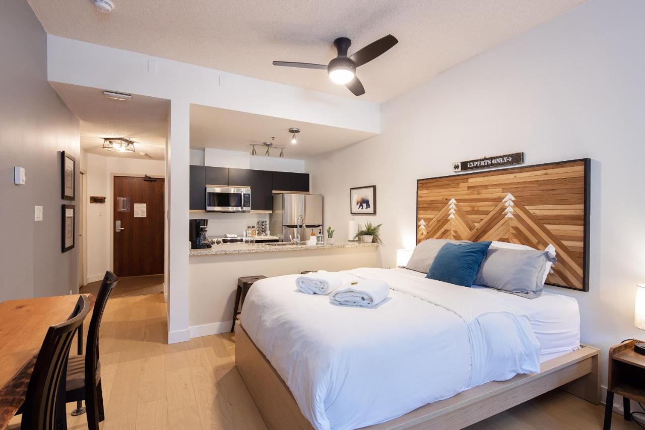 Bright Suite at Ski In/Out Glacier Lodge! Whistler Buitenkant foto