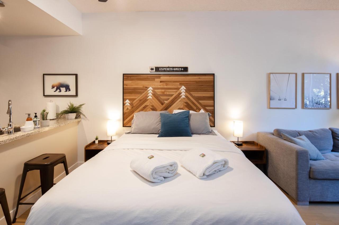 Bright Suite at Ski In/Out Glacier Lodge! Whistler Buitenkant foto
