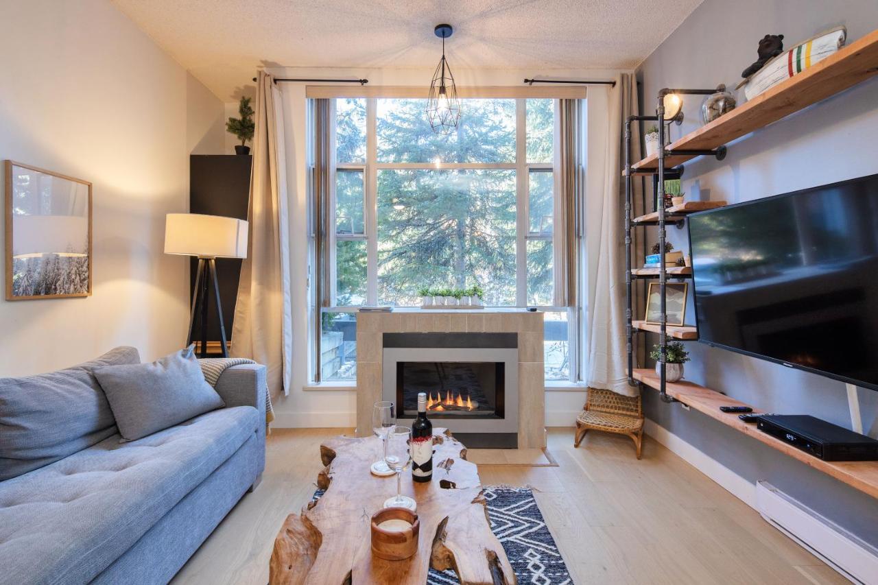 Bright Suite at Ski In/Out Glacier Lodge! Whistler Buitenkant foto