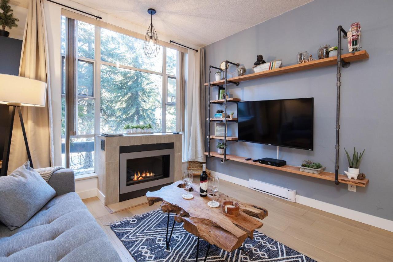 Bright Suite at Ski In/Out Glacier Lodge! Whistler Buitenkant foto