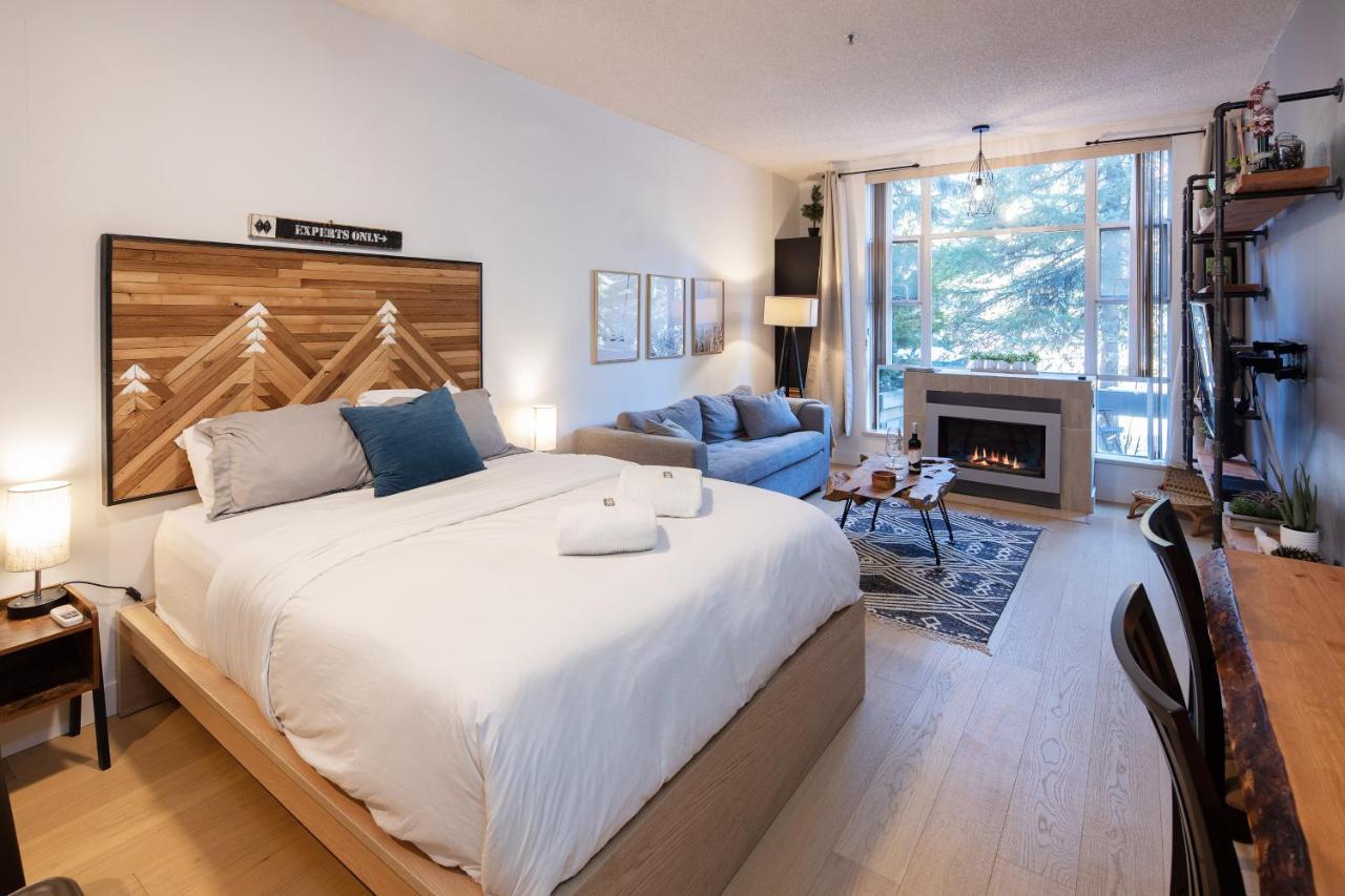 Bright Suite at Ski In/Out Glacier Lodge! Whistler Buitenkant foto